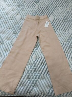 Women’s Wide-Leg Knit Pants in Beige